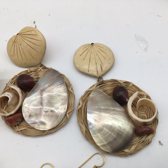 Lot Natural  Seashell Earrings Embellished Gold Tone Enamel Wicker 4 Sets READ - Picture 5 of 8